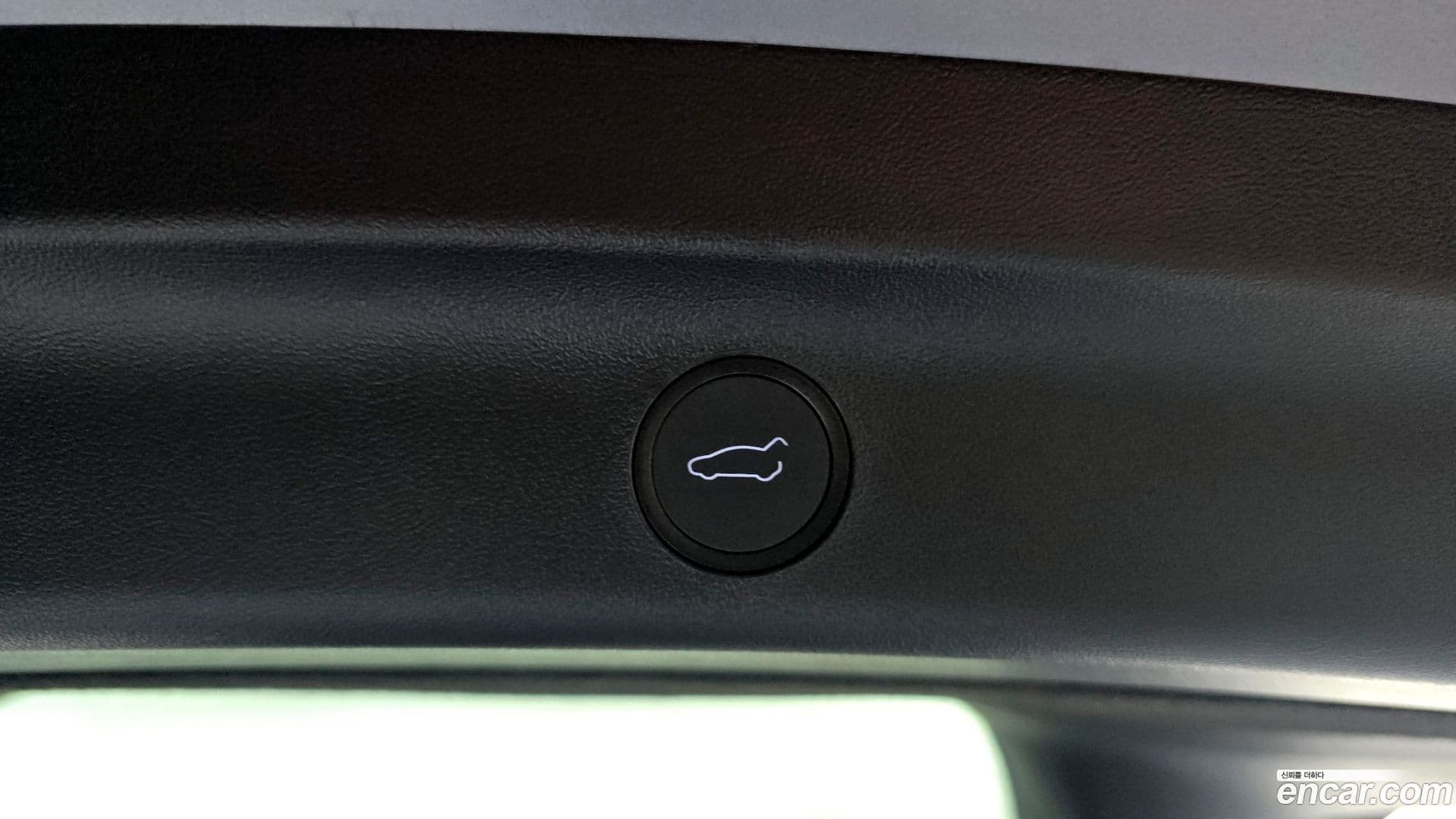 Main__Slider__Photo:Model Y Tesla 2025.1-19