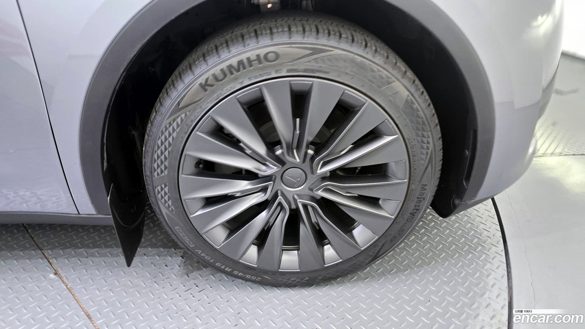 Main__Slider__Photo:Model Y Tesla 2025.1-20