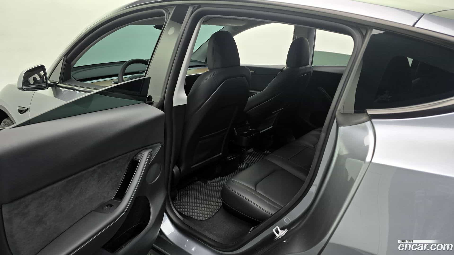 Model Y Tesla 2025.1-INNER-036