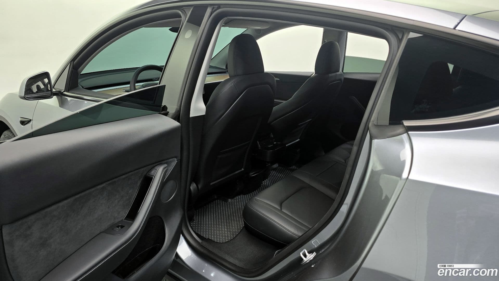 Main__Slider__Photo:Model Y Tesla 2025.1-25