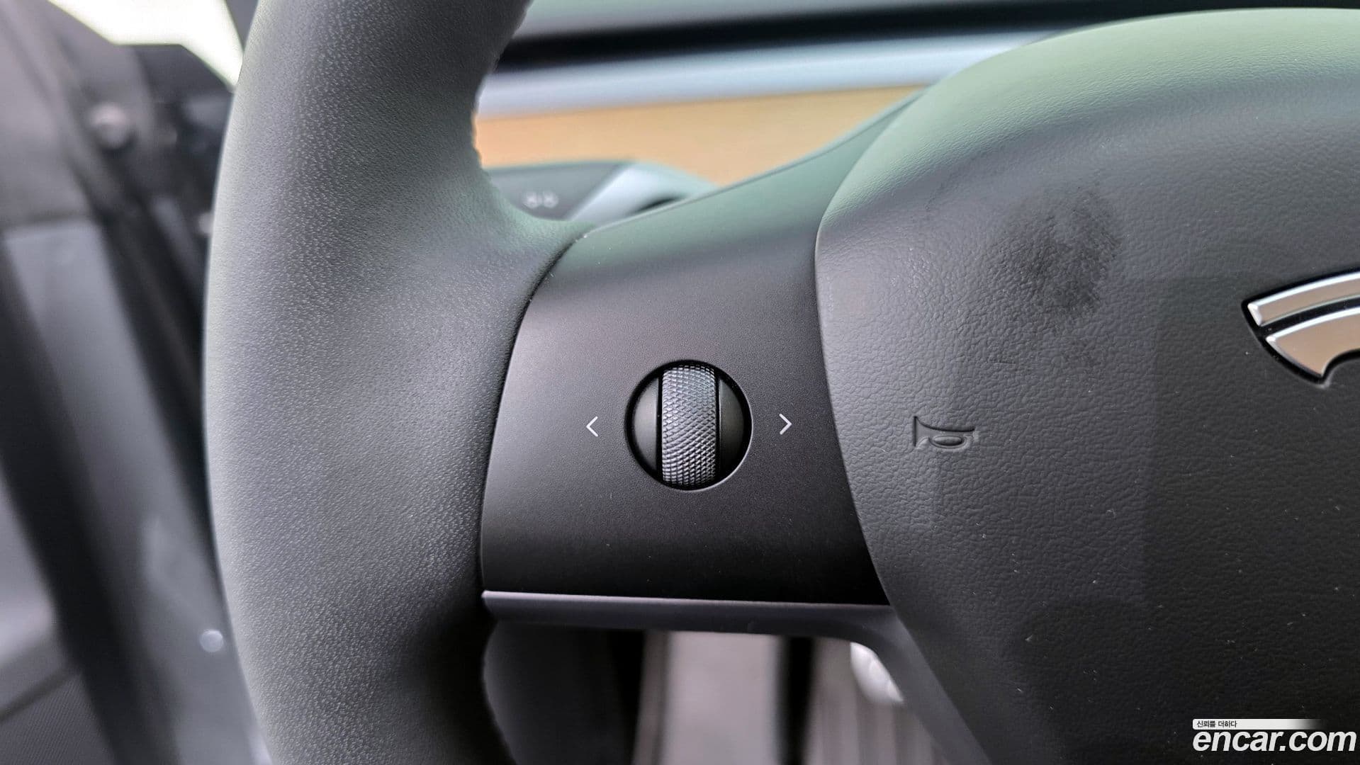 Main__Slider__Photo:Model Y Tesla 2025.1-29