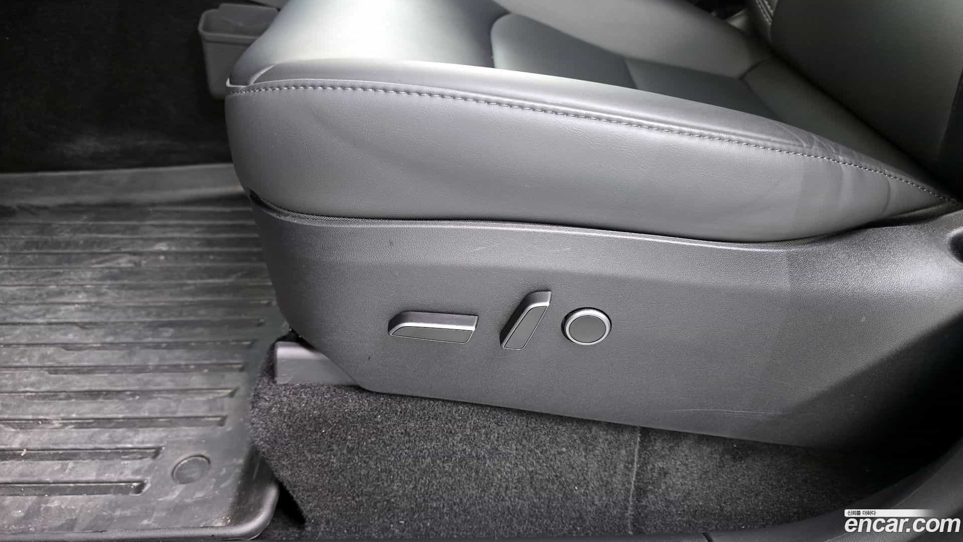Model Y Tesla 2025.1-OPTION-044