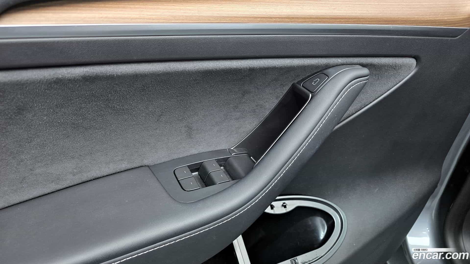 Model Y Tesla 2025.1-OPTION-050