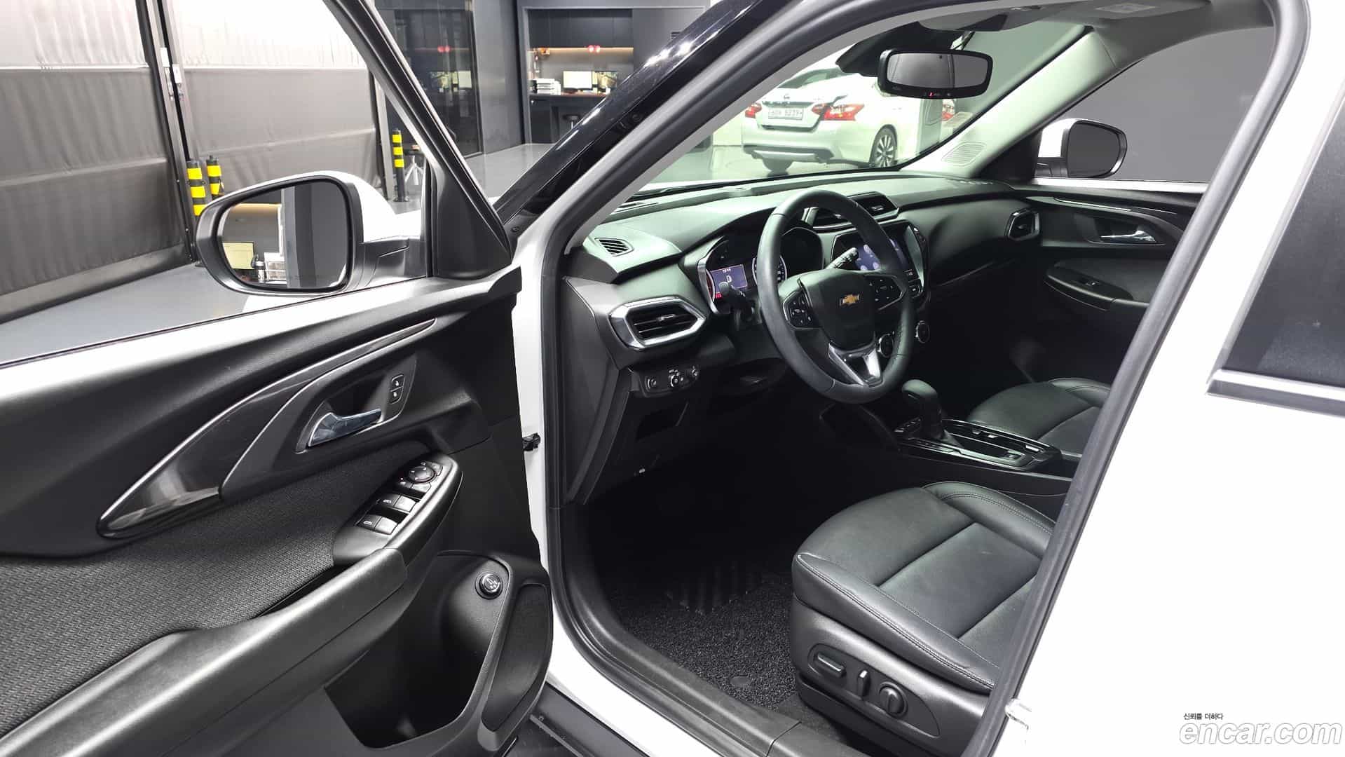 Trailblazer Chevrolet 2022.3-INNER-010