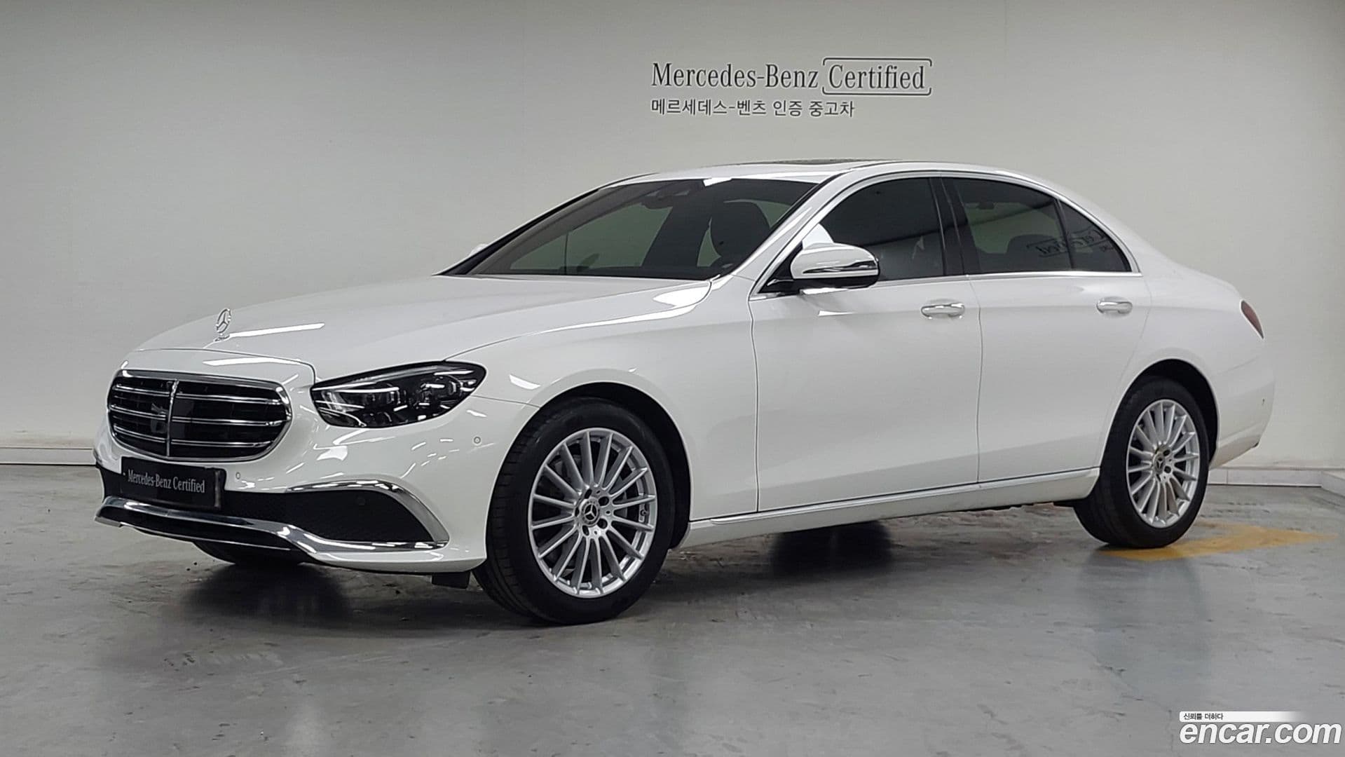 Main__Slider__Photo:E-Class Mercedes-Benz 2023.5-0