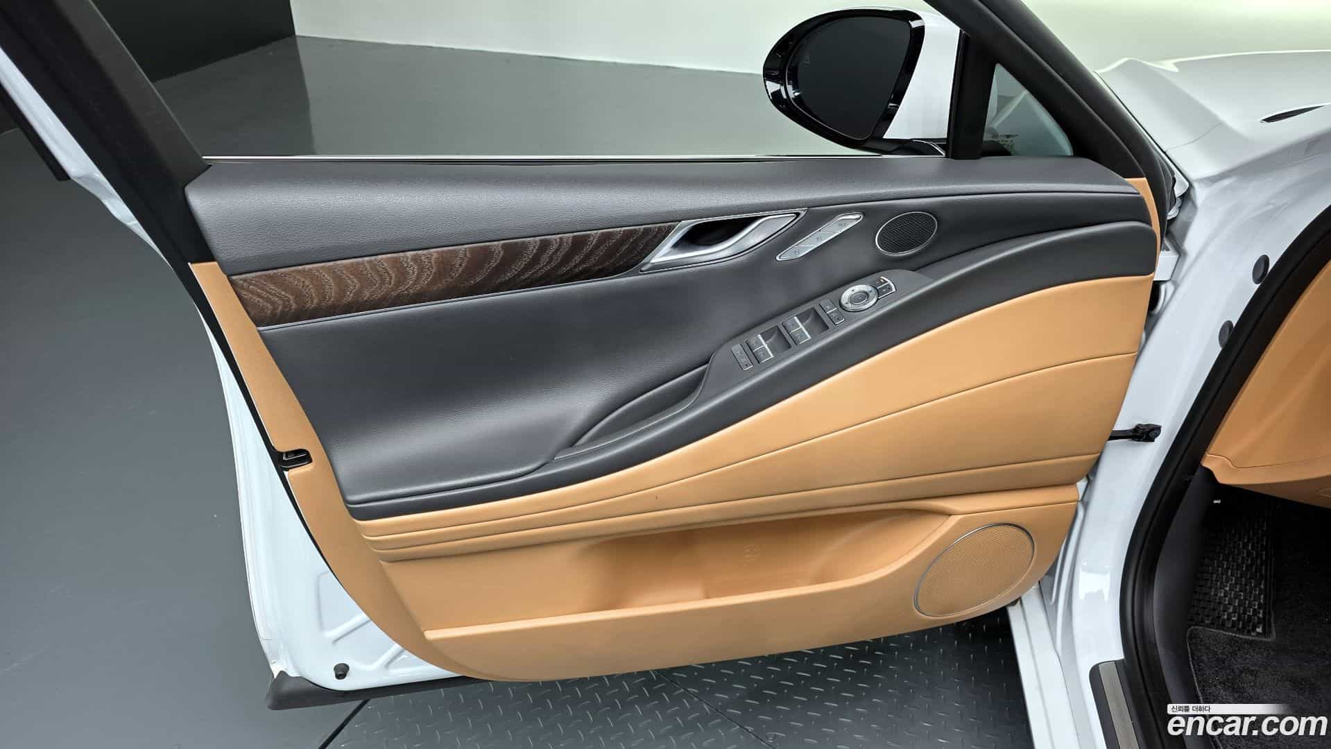 G80 Genesis 2023.1-INNER-034