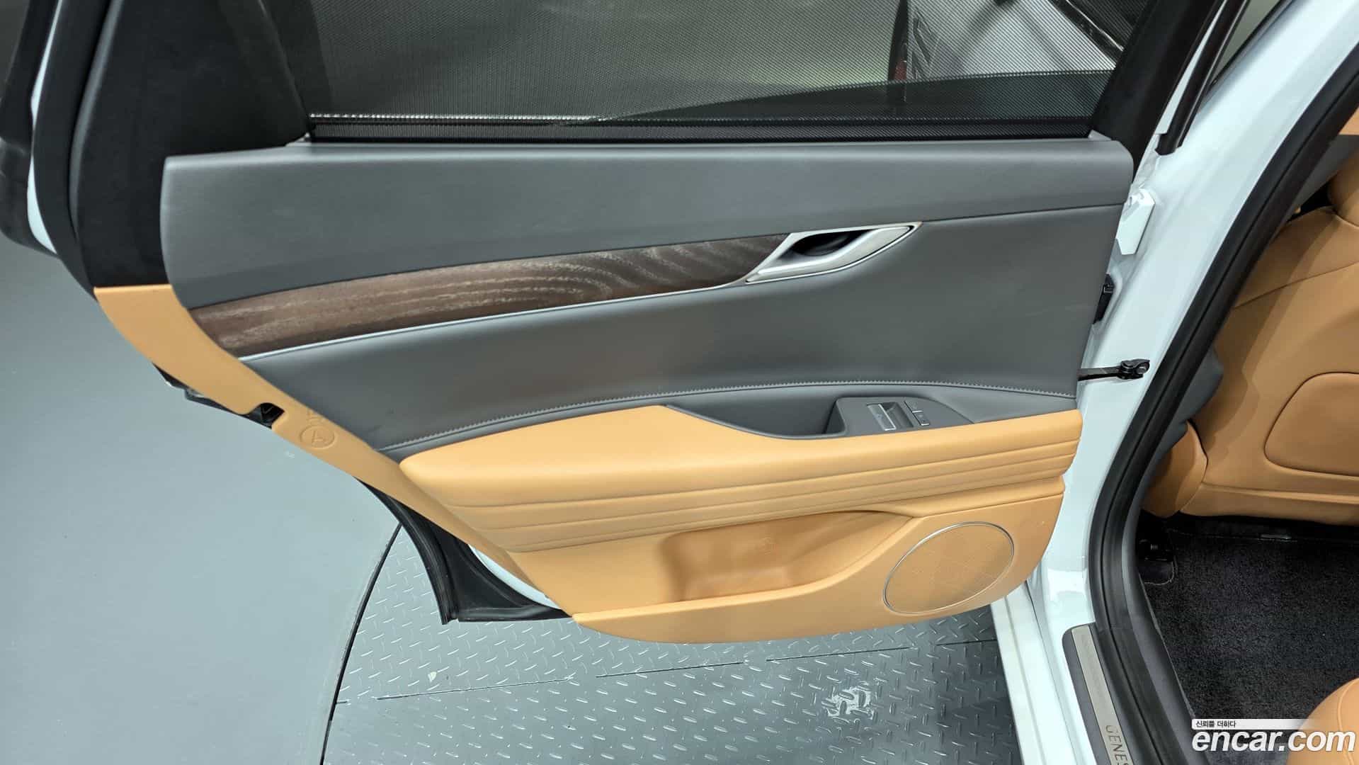 G80 Genesis 2023.1-INNER-035