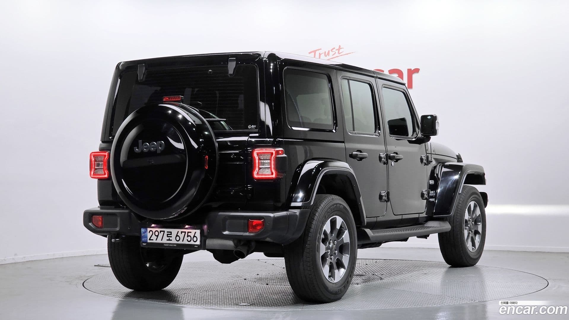 Main__Slider__Photo:Wrangler Jeep 2022.9-1