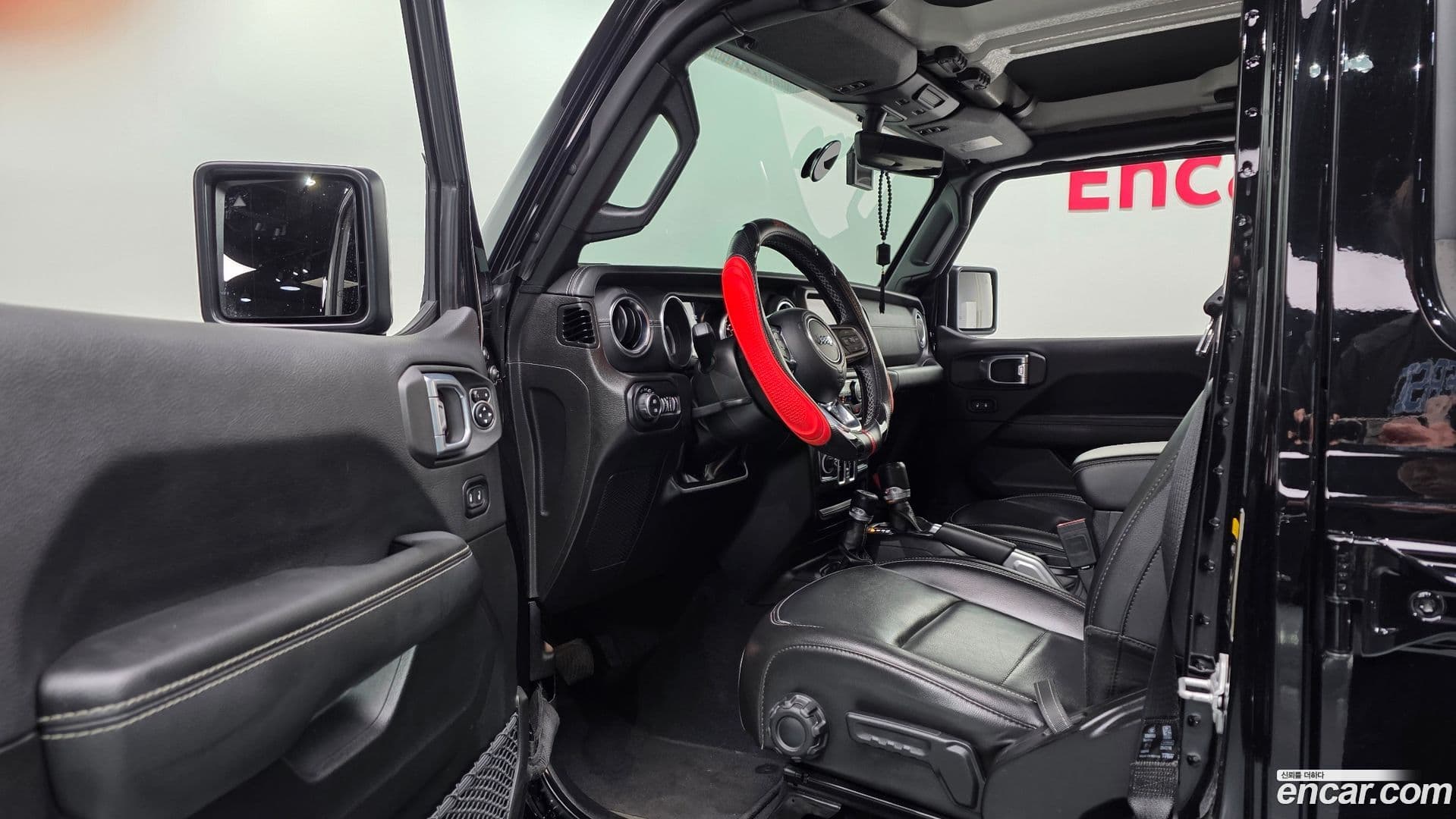 Main__Slider__Photo:Wrangler Jeep 2022.9-9