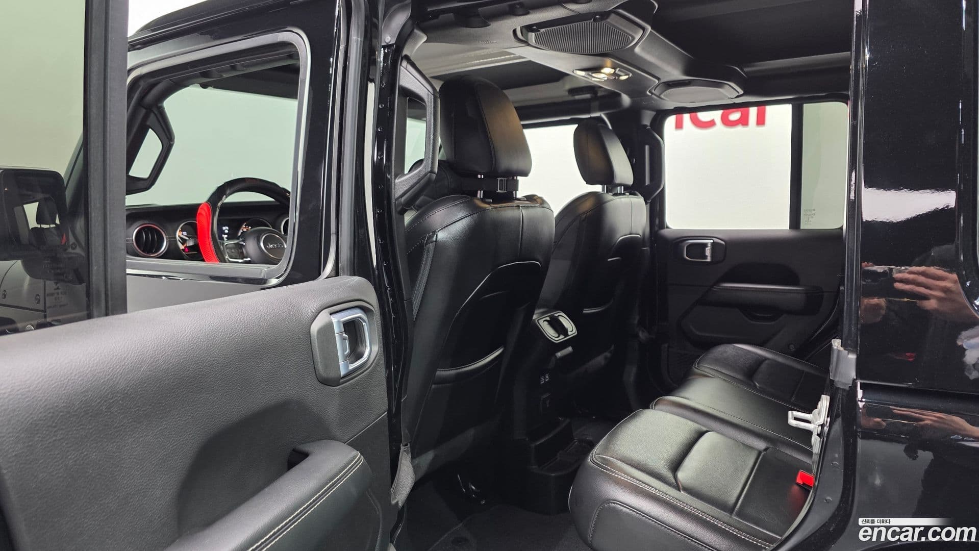 Main__Slider__Photo:Wrangler Jeep 2022.9-10
