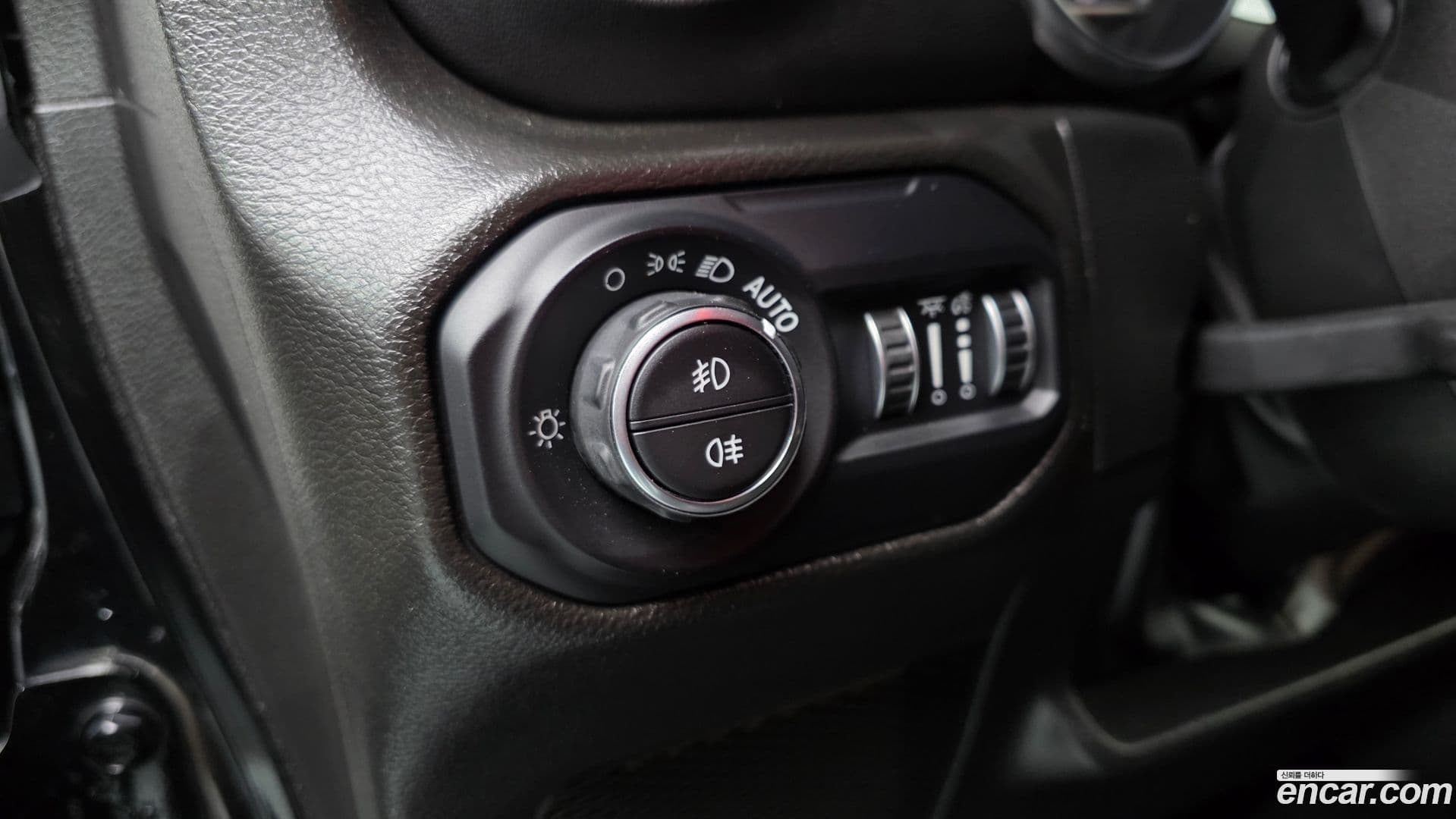 Main__Slider__Photo:Wrangler Jeep 2022.9-12