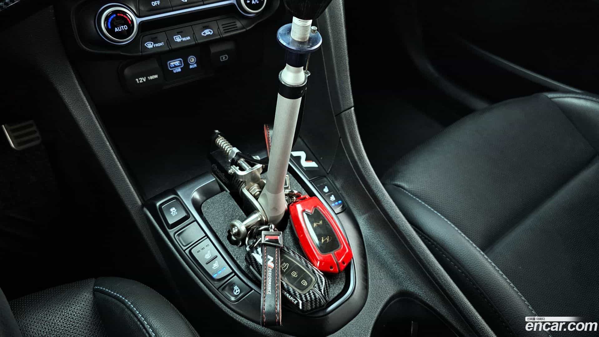 Veloster Hyundai 2018.9-INNER-009