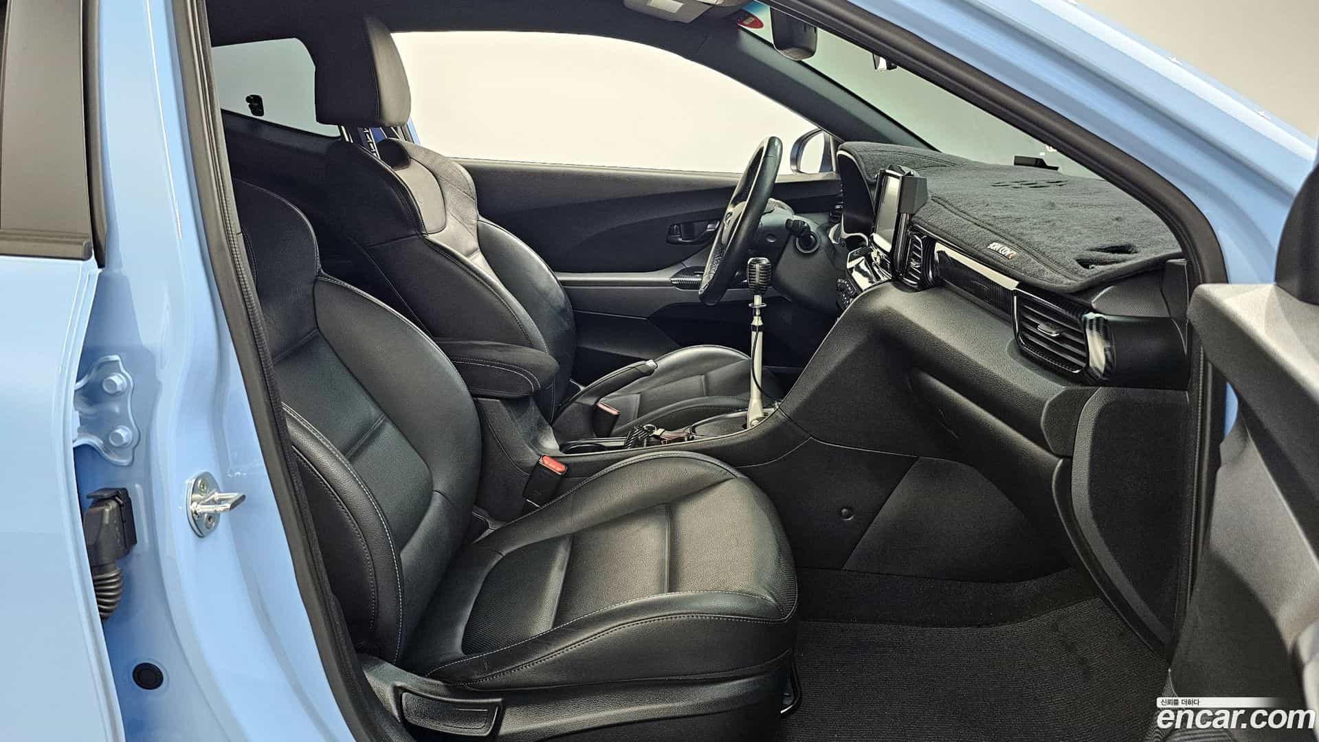 Veloster Hyundai 2018.9-OPTION-015