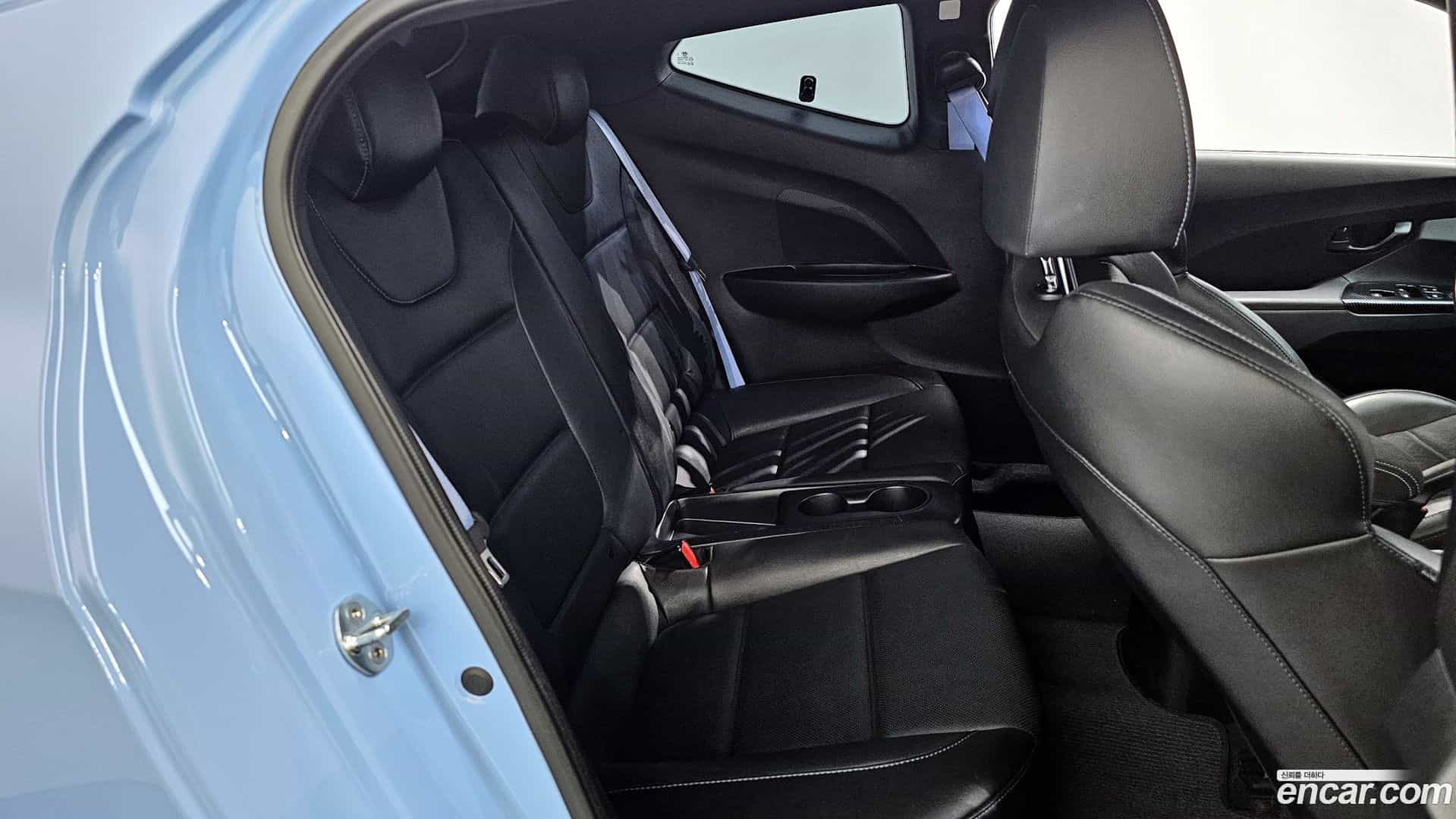 Veloster Hyundai 2018.9-OPTION-016