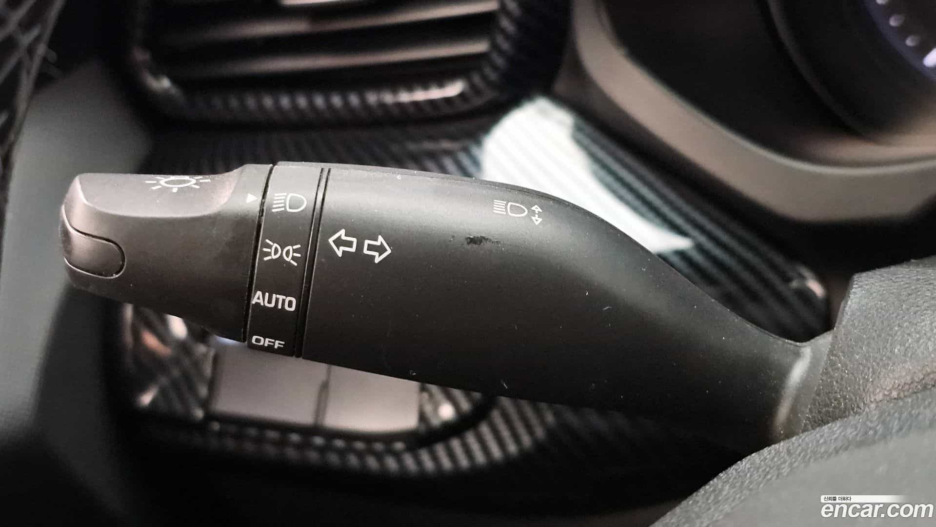 Veloster Hyundai 2018.9-INNER-036