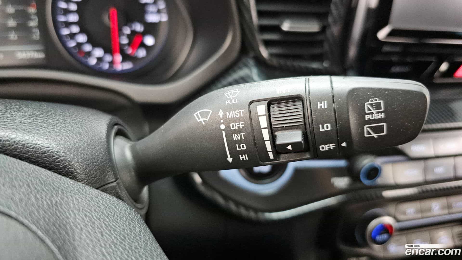 Veloster Hyundai 2018.9-OPTION-041