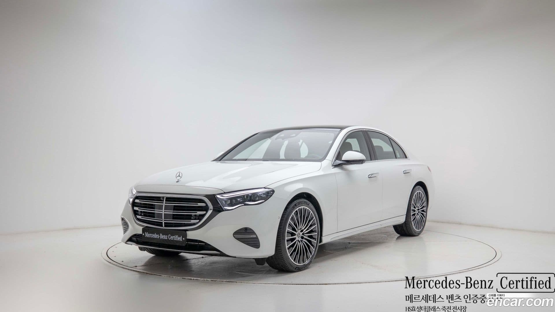 Main__Slider__Photo:E-Class Mercedes-Benz 2025.7-0