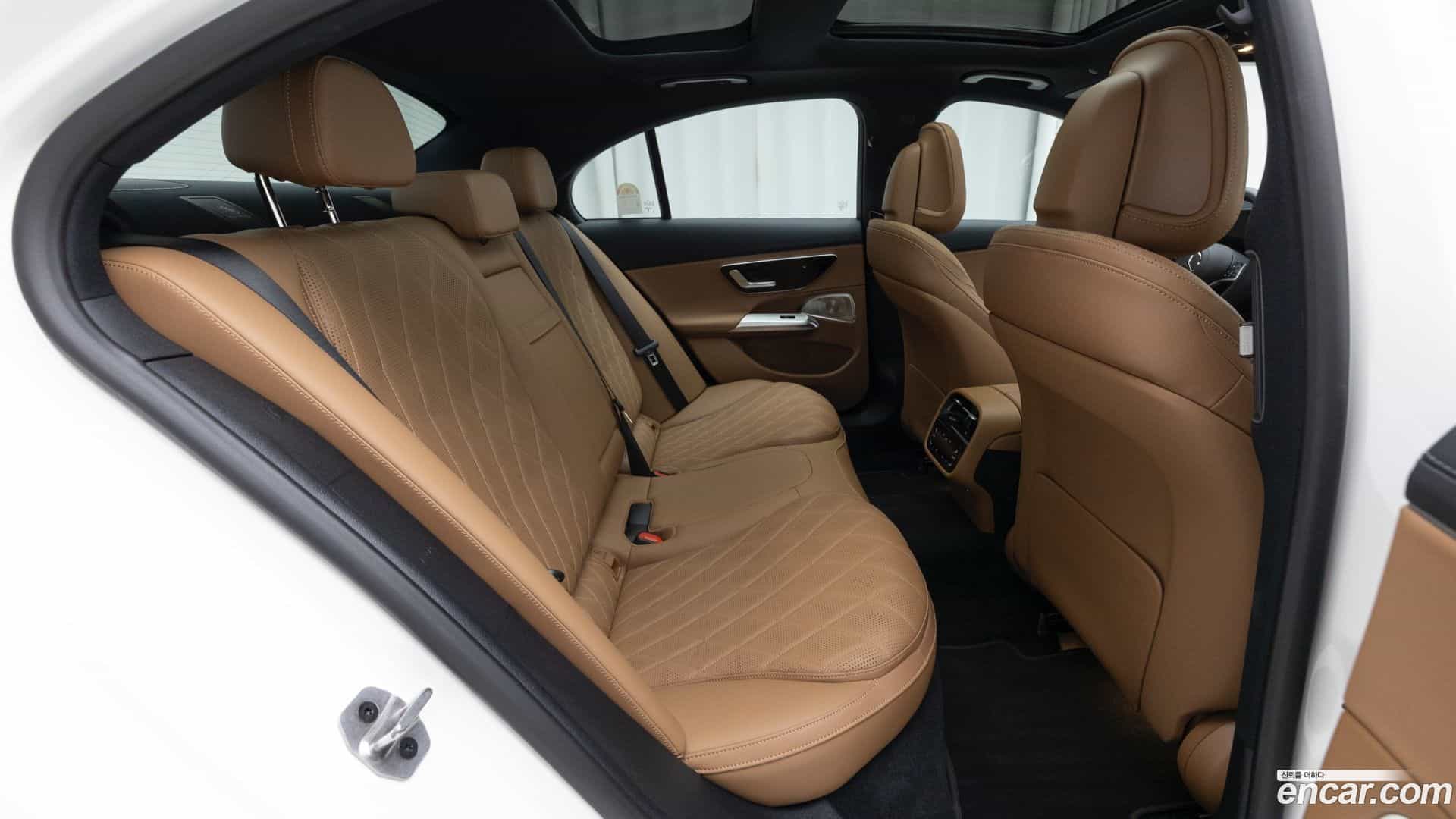 E-Class Mercedes-Benz 2025.7-OPTION-018