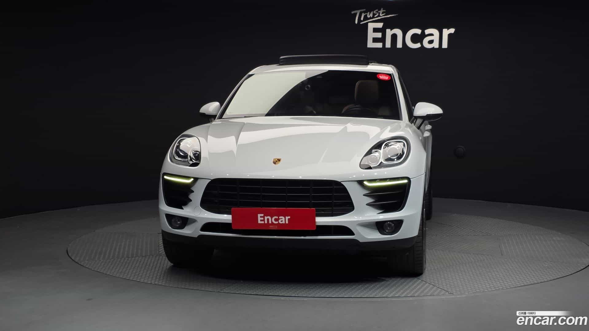 Macan Porsche 2016.4-OUTER-003