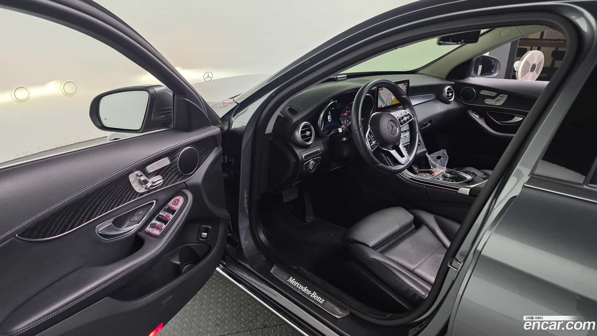 C-Class Mercedes-Benz 2019.8-INNER-010