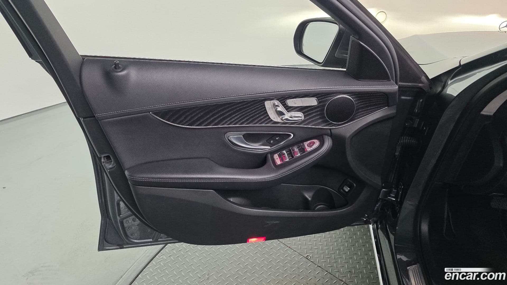 Main__Slider__Photo:C-Class Mercedes-Benz 2019.8-23