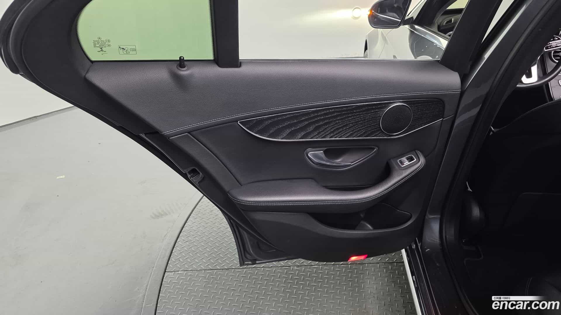 C-Class Mercedes-Benz 2019.8-INNER-035