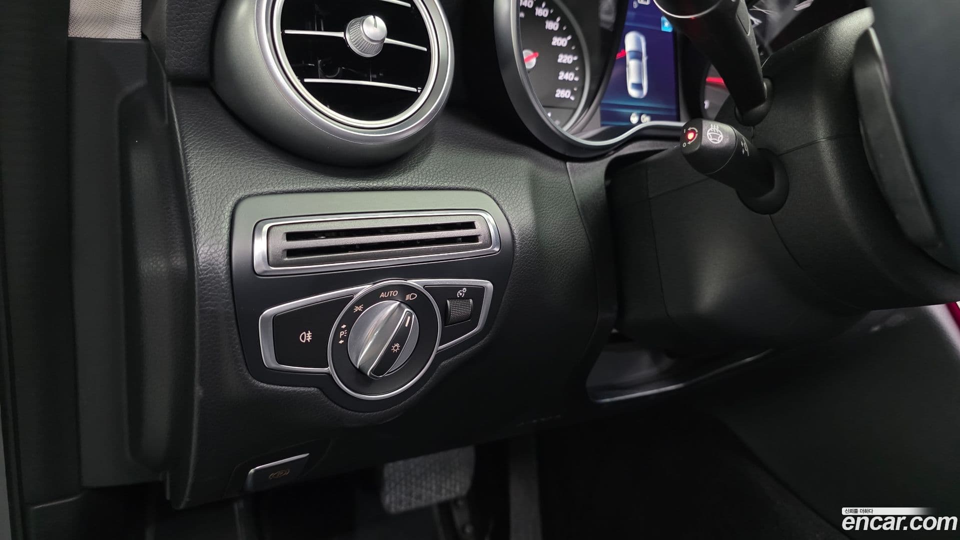 Main__Slider__Photo:C-Class Mercedes-Benz 2019.8-27