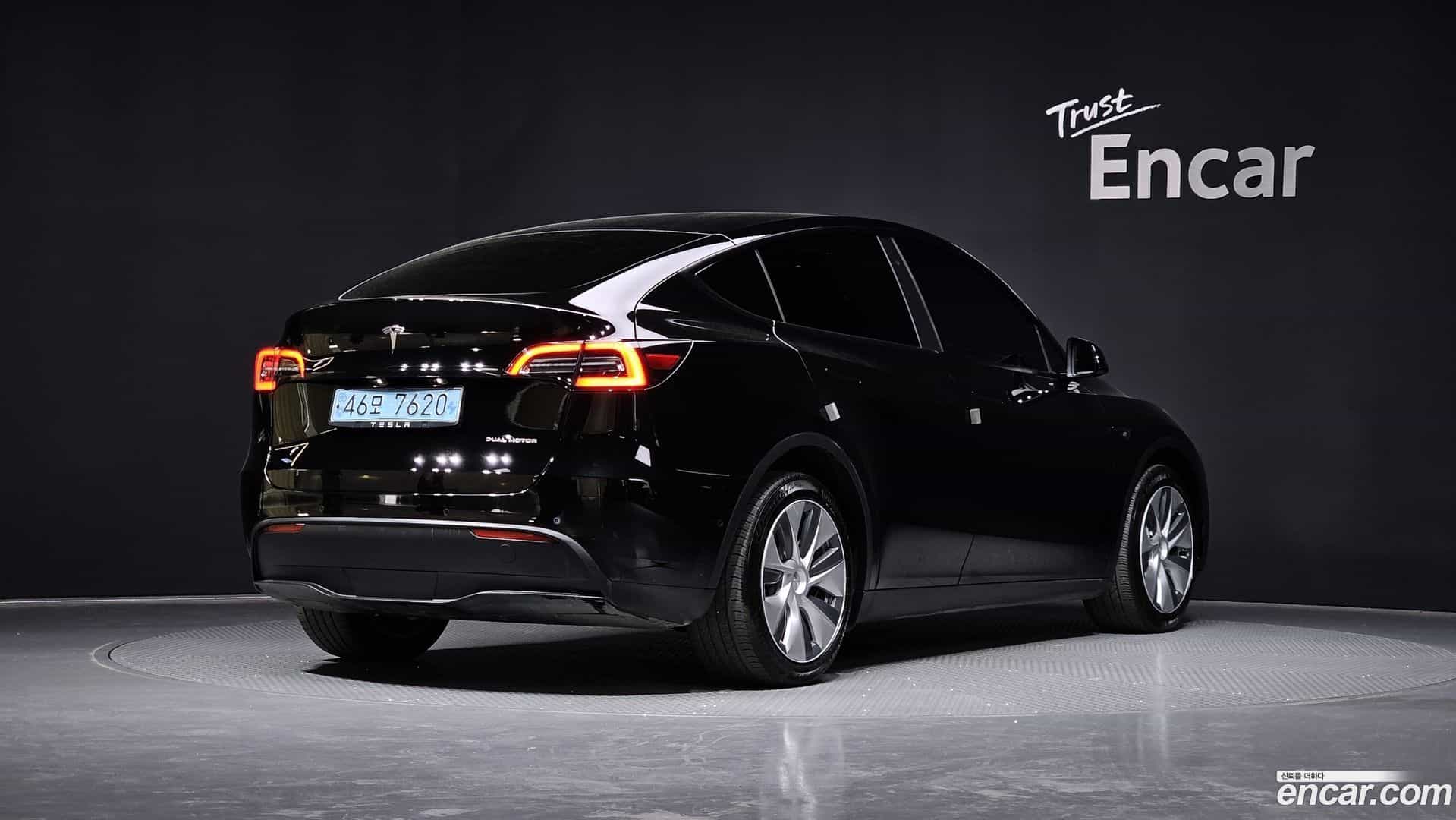 Model Y Tesla 2022.4-OUTER-002