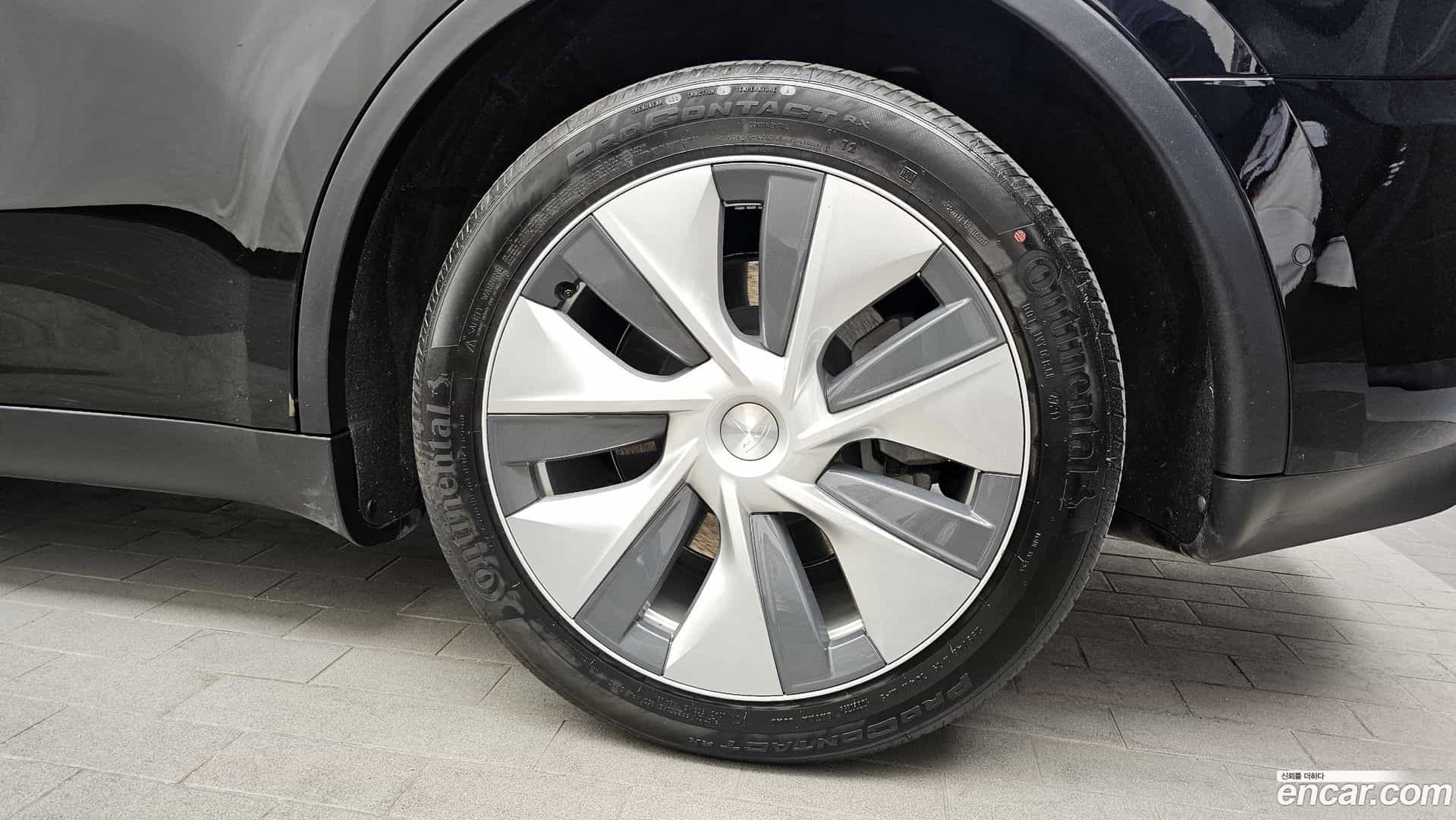 Model Y Tesla 2022.4-OUTER-031
