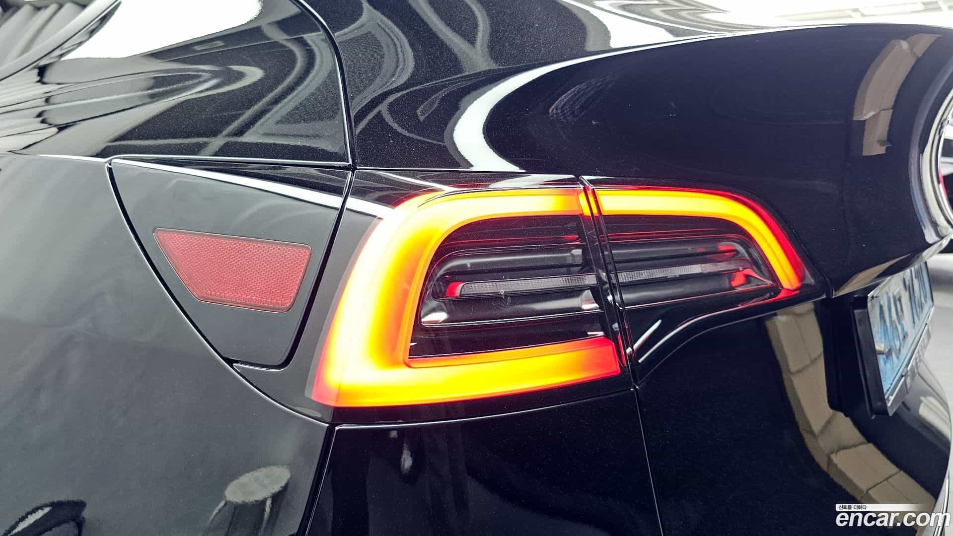 Model Y Tesla 2022.4-OUTER-033