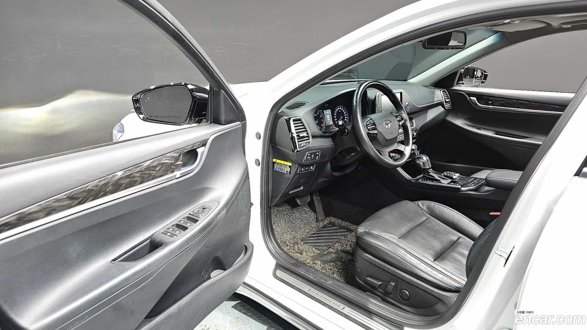 Grandeur Hyundai 2019.2-INNER-010