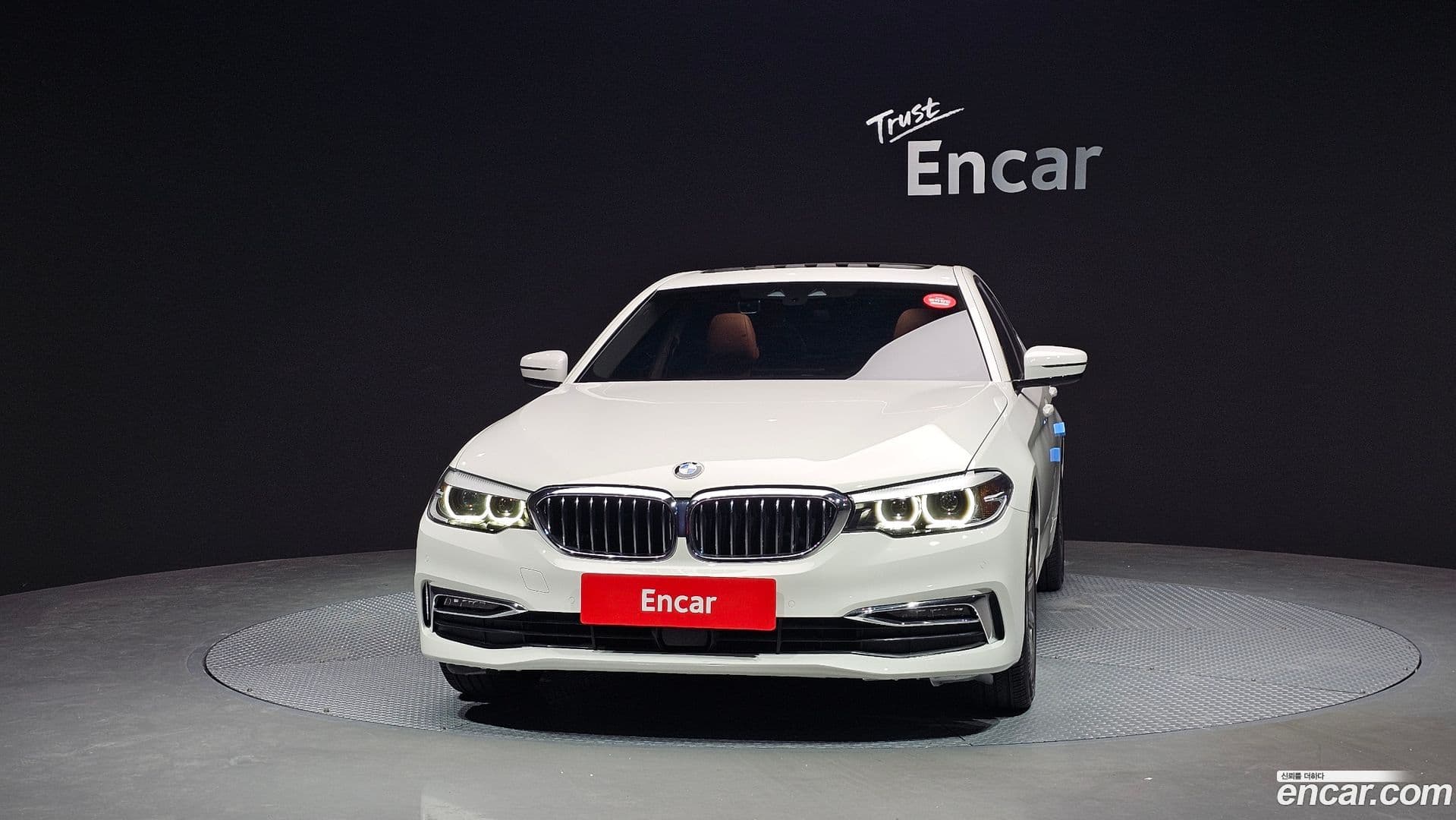 Main__Slider__Photo:5-Series BMW 2019.5-2