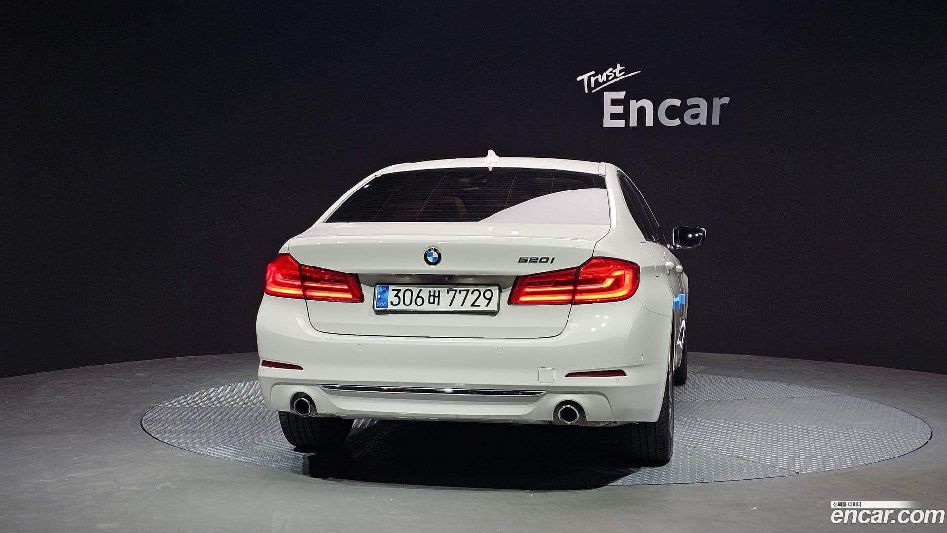 Main__Slider__Photo:5-Series BMW 2019.5-3