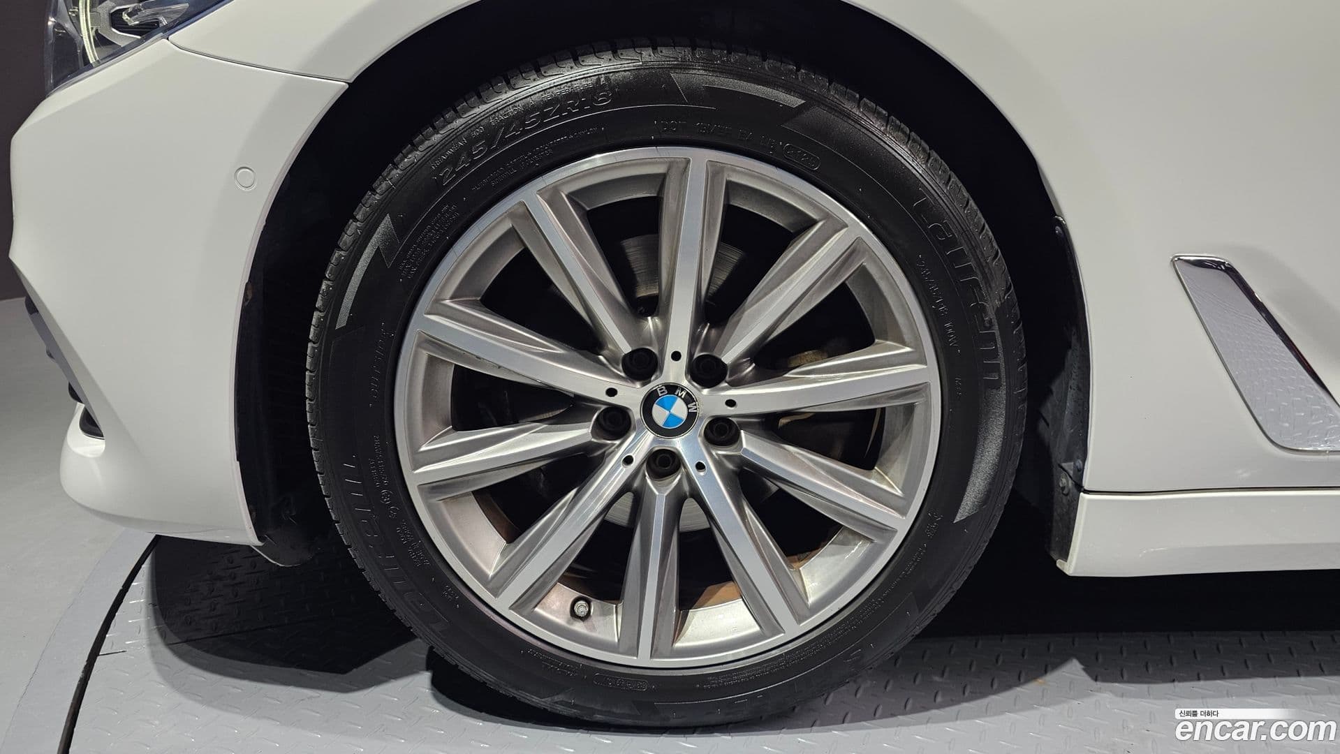 Main__Slider__Photo:5-Series BMW 2019.5-4