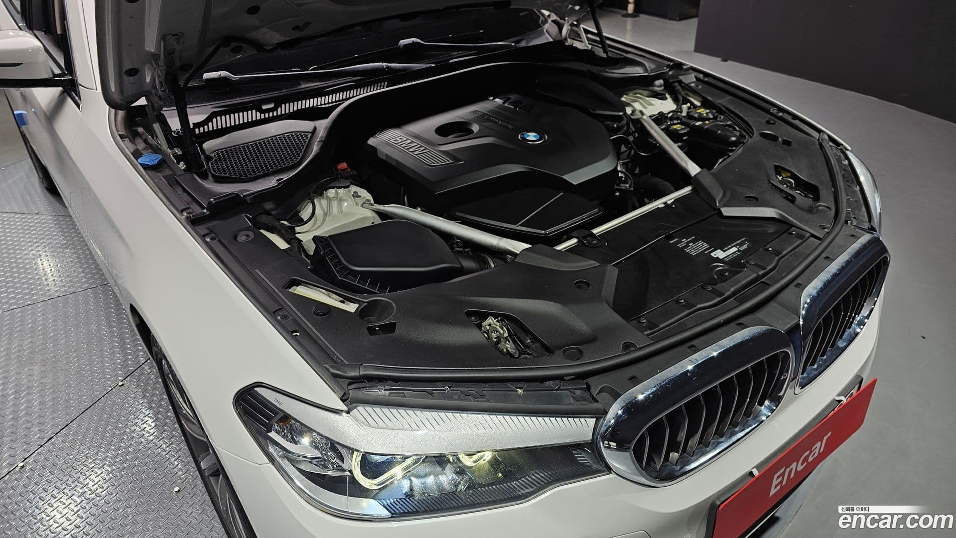 Main__Slider__Photo:5-Series BMW 2019.5-5