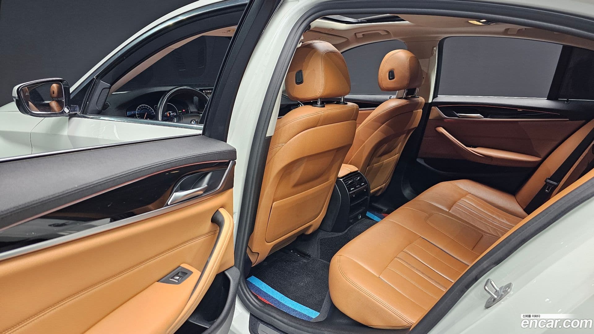 Main__Slider__Photo:5-Series BMW 2019.5-16