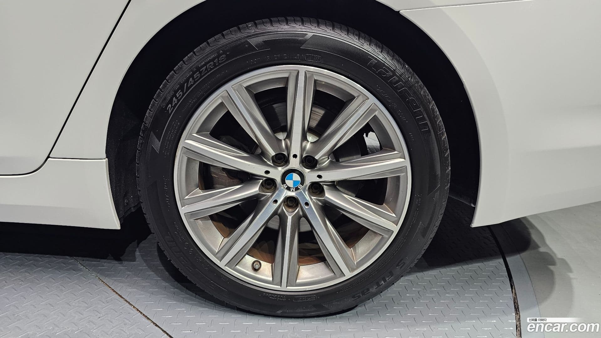 Main__Slider__Photo:5-Series BMW 2019.5-20
