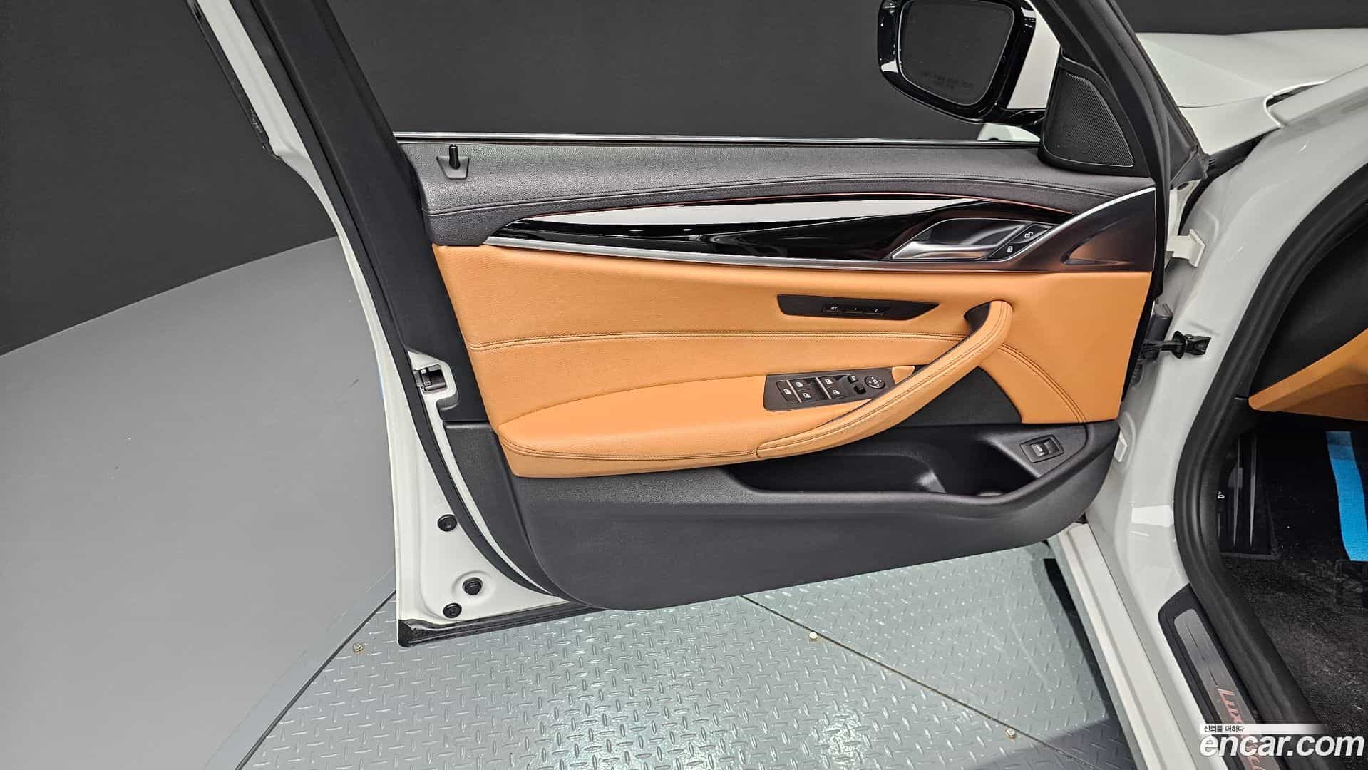 5-Series BMW 2019.5-INNER-034