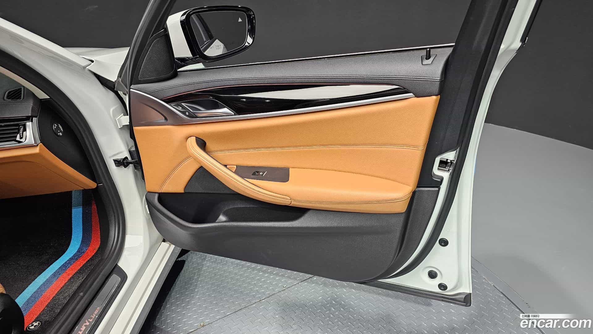 5-Series BMW 2019.5-INNER-035