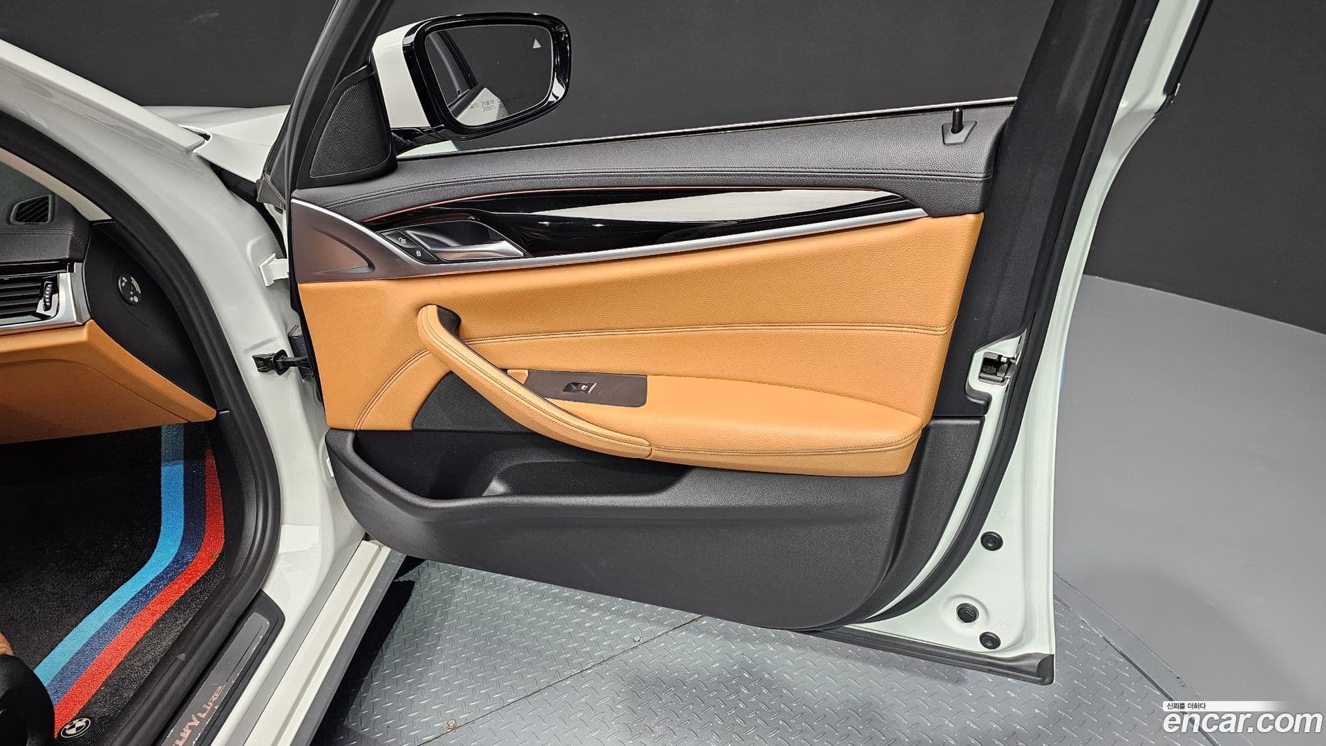 Main__Slider__Photo:5-Series BMW 2019.5-24