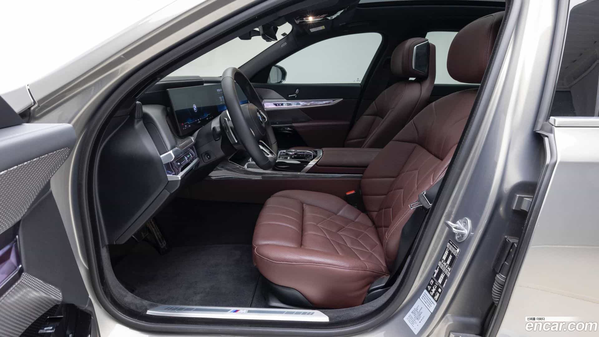7-Series BMW 2024.0-INNER-010