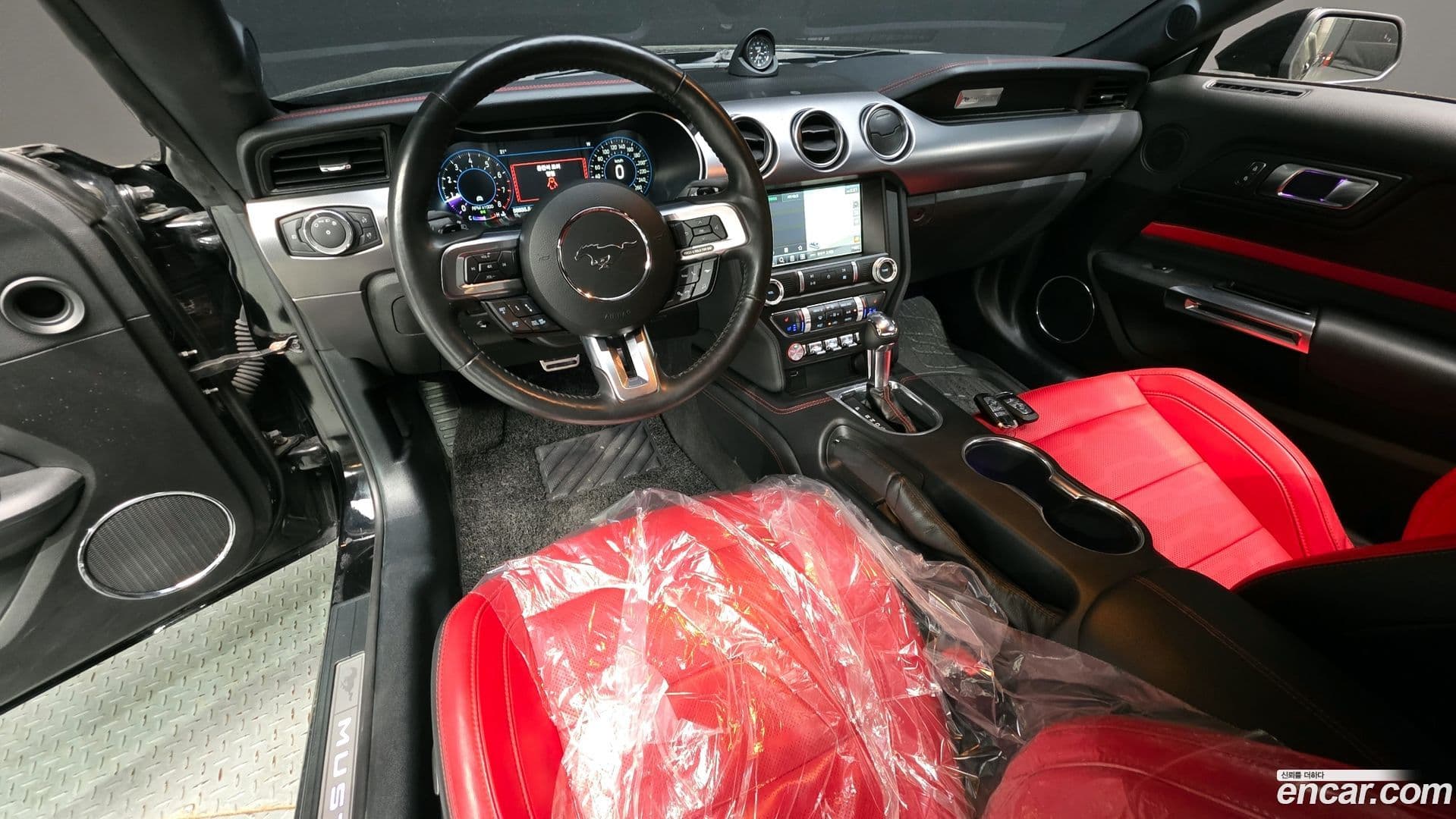 Main__Slider__Photo:Mustang Ford 2021.10-6