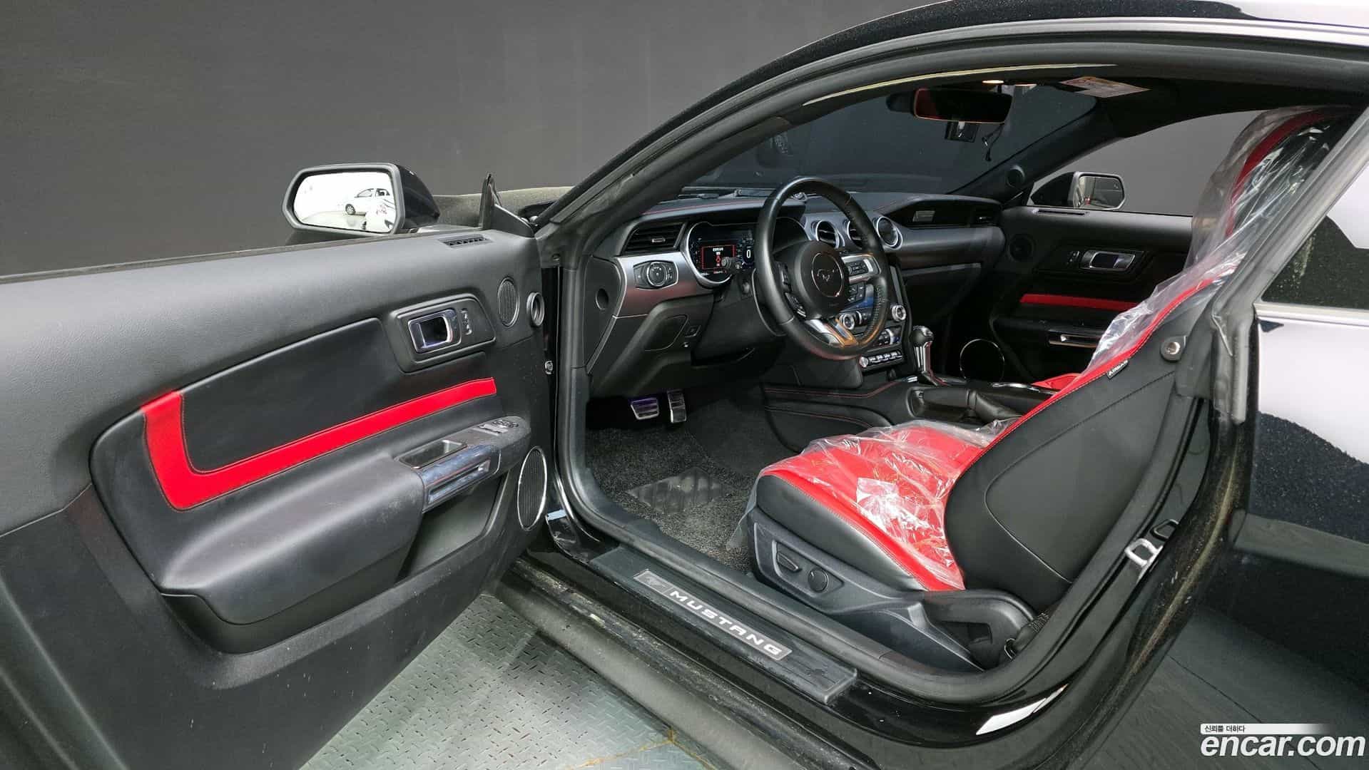 Mustang Ford 2021.10-INNER-010