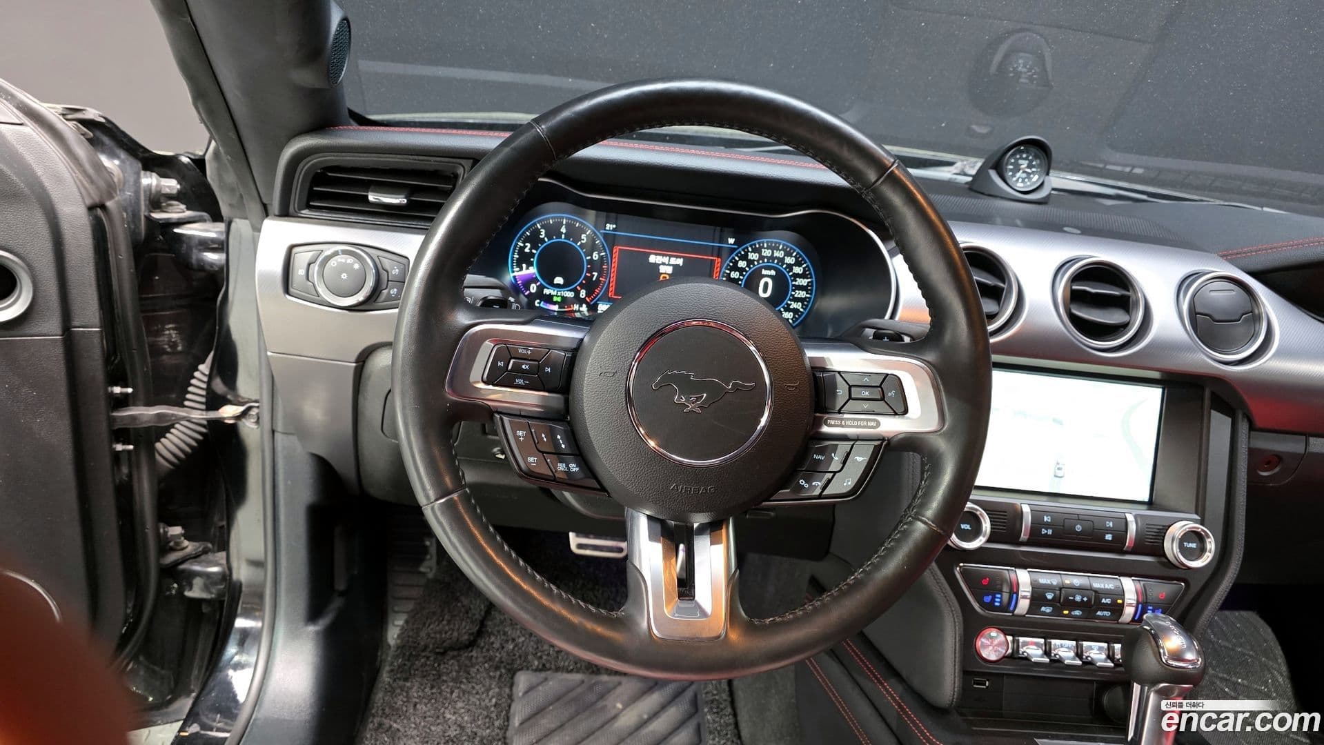 Main__Slider__Photo:Mustang Ford 2021.10-12
