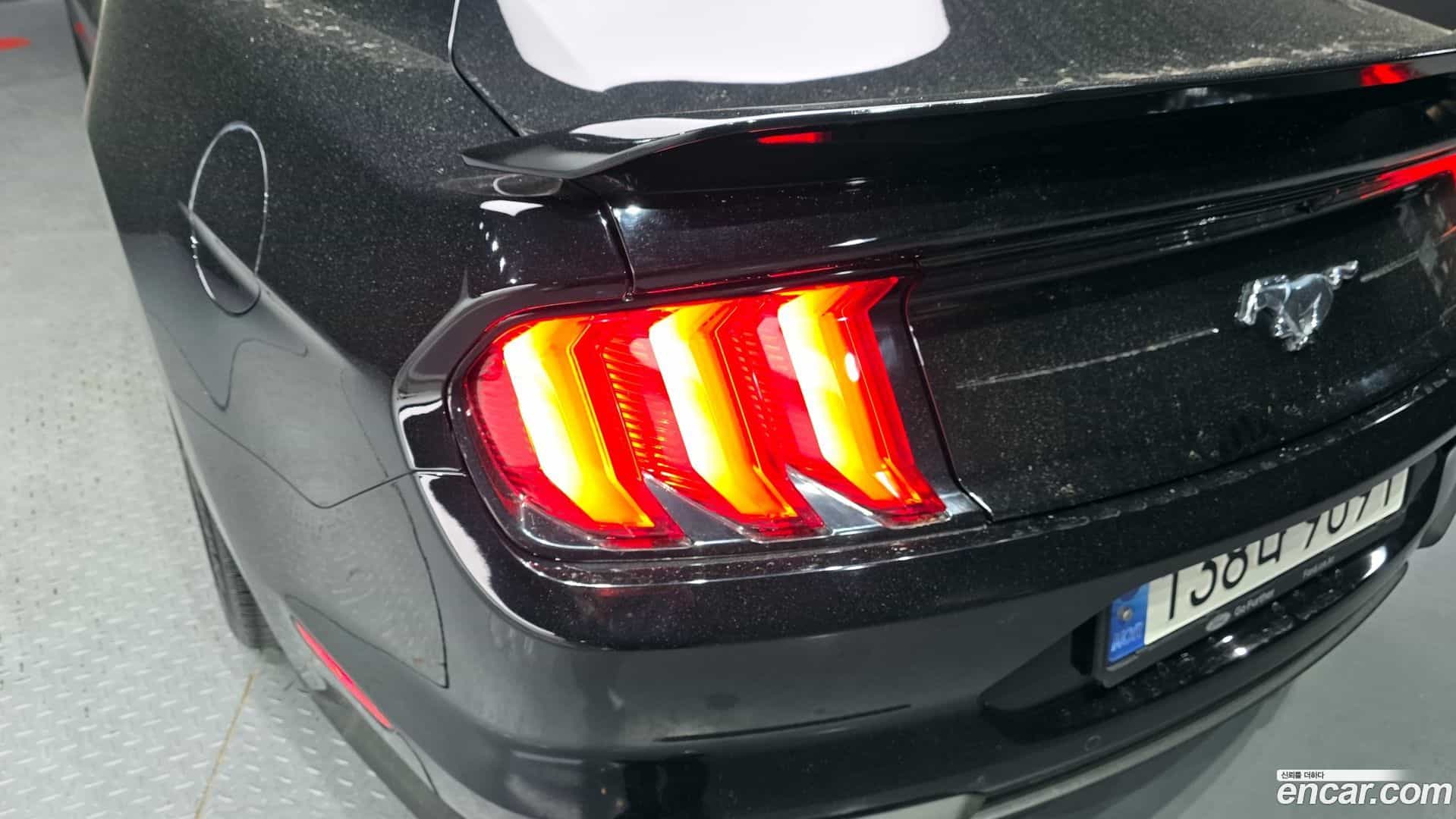 Mustang Ford 2021.10-OUTER-033