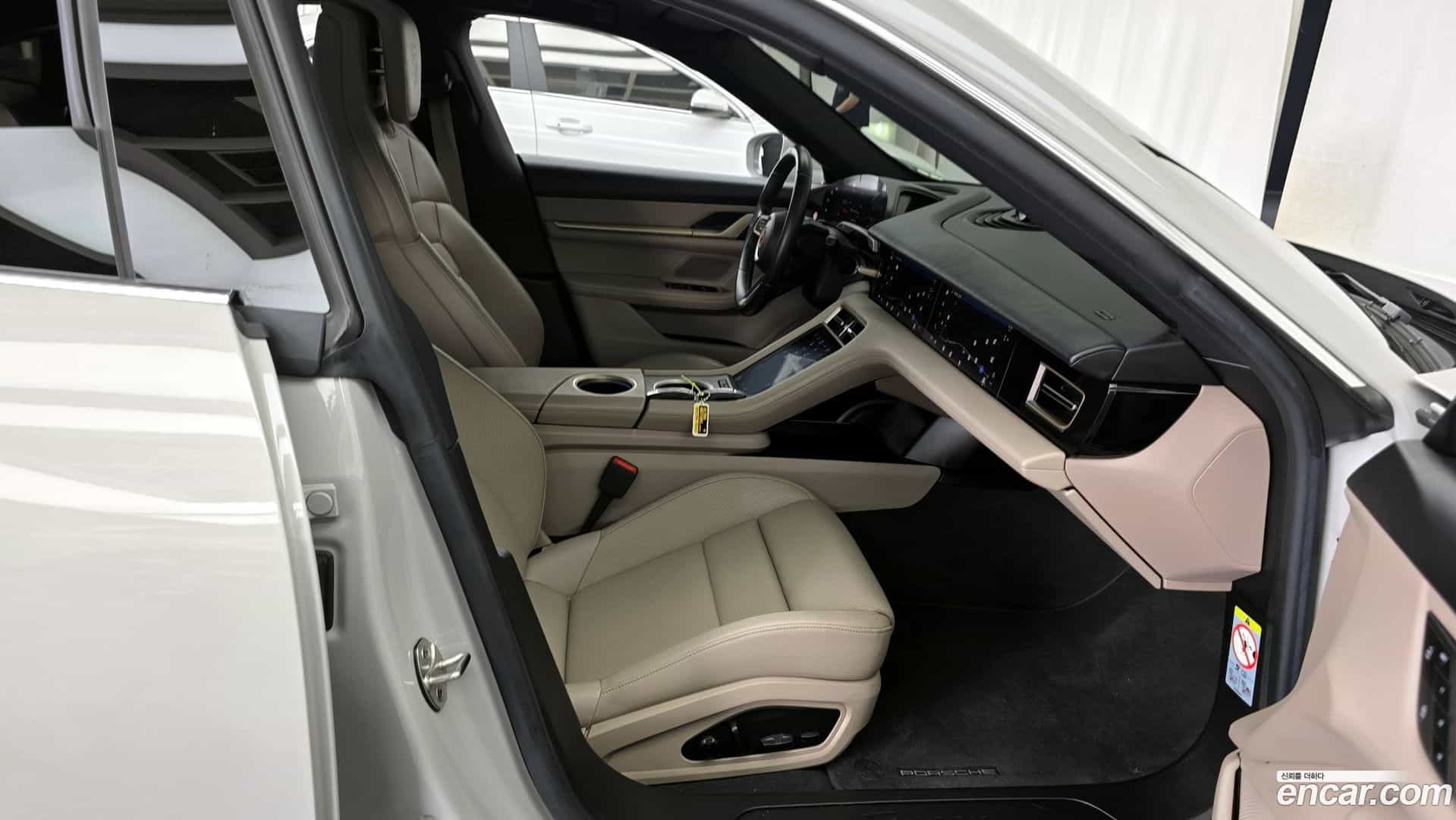Taycan Porsche 2022.3-OPTION-015