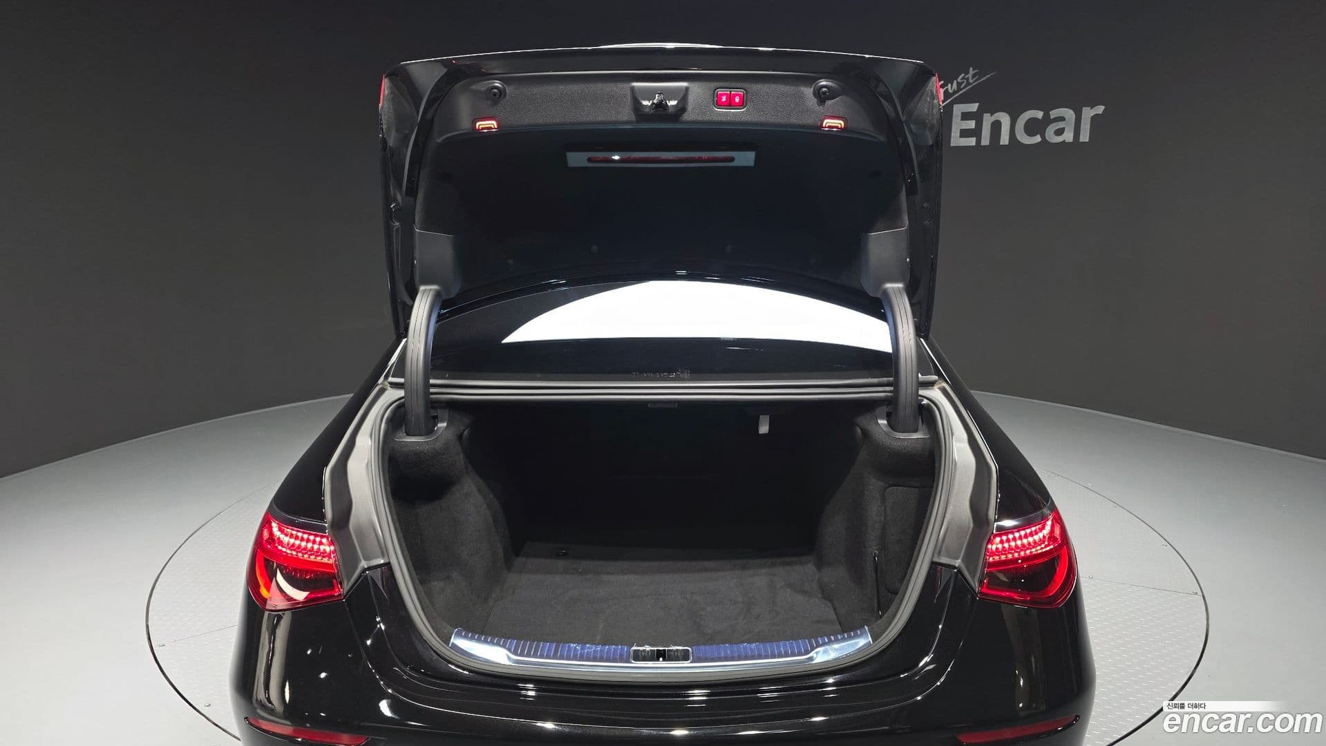 Main__Slider__Photo:S-Class Mercedes-Benz 2021.9-19