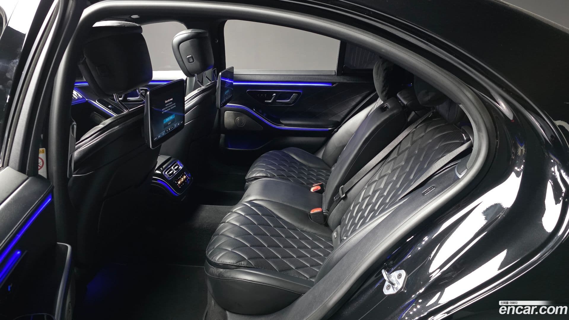 Main__Slider__Photo:S-Class Mercedes-Benz 2021.9-25