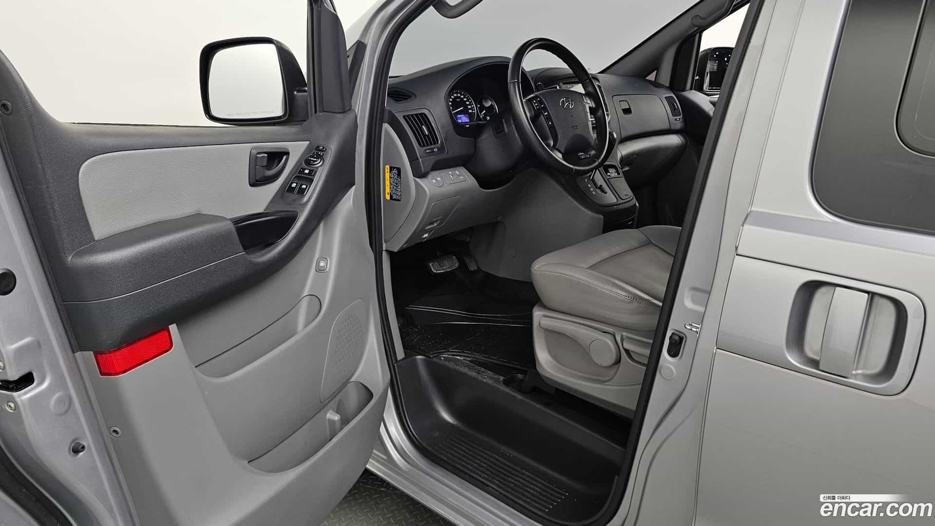 Starex Hyundai 2021.1-INNER-010