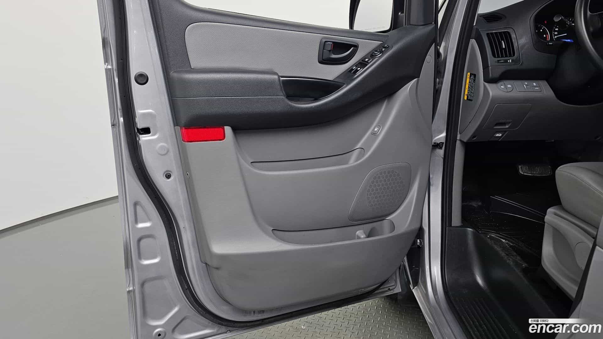 Starex Hyundai 2021.1-INNER-035
